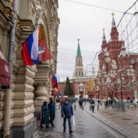 Shoppers in Moscow on Wednesday. U.S. President Joe Biden\'s debut set of sanctions on Russia for its actions over disputed Ukrainian territory hit markets with a whimper and were quickly criticized as being limited in scope. | BLOOMBERG