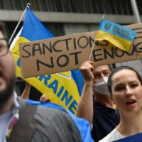 Protesters demonstrate against the Russian invasion of Ukraine in Sydney on Friday.  | AFP-JIJI