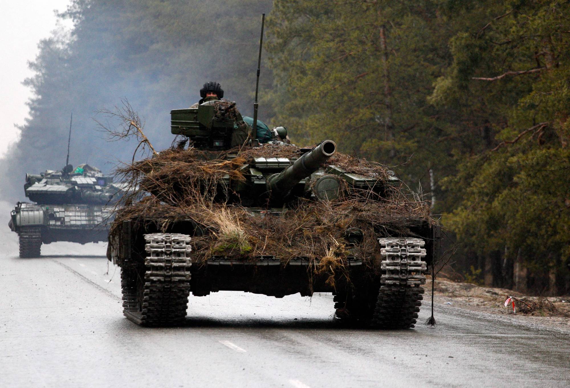Ukrainian tanks move on a road before an attack in the country's Luhansk region on Saturday. | AFP-JIJI