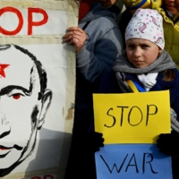 Protesters hold placards as they attend a demonstration in support of Ukraine, in Rome on Sunday.  | AFP-JIJI