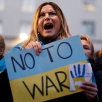 Demonstrators protest Russia\'s invasion of Ukraine during a rally in London on Feb. 25.  | AFP-JIJI