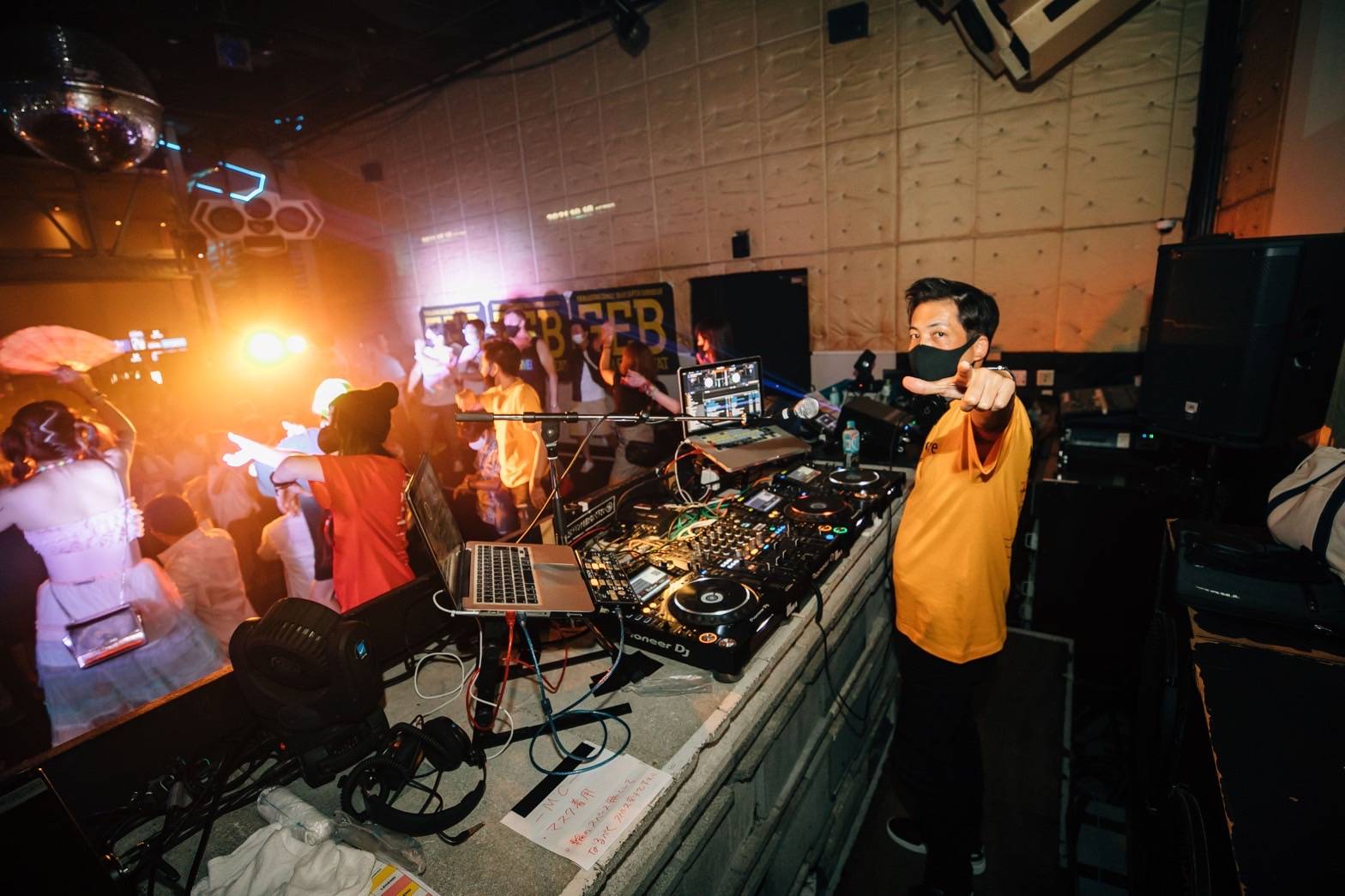 Akira Yokota, better known as DJ Boss, is the man behind the decks at such popular clubs as Maharaja and Velfarre. He has also been a devoted supporter of Eurobeat and a core player in Avex’s “Super Eurobeat” compilation series since 2000. | 