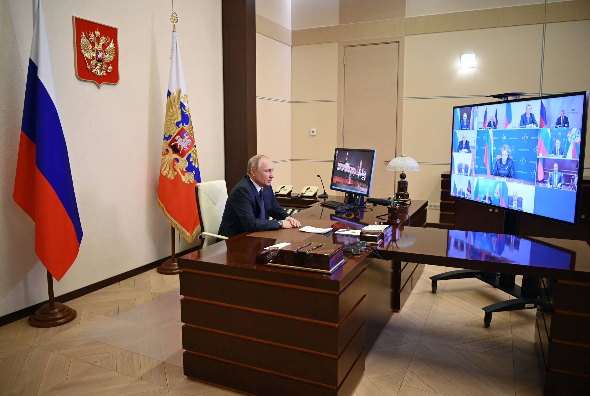 Russian President Vladimir Putin chairs a meeting on Thursday.  | SPUTNIK / via AFP-JIJI