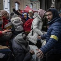 Thousands of Ukrainians are fleeing their homeland to seek refuge in neighboring countries to the west. | IVOR PRICKETT/THE NEW YORK TIMES