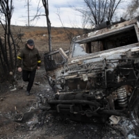A Russian military vehicle destroyed in fighting the day before near Mykolaiv, Ukraine, on Sunday. | TYLER HICKS / THE NEW YORK TIMES