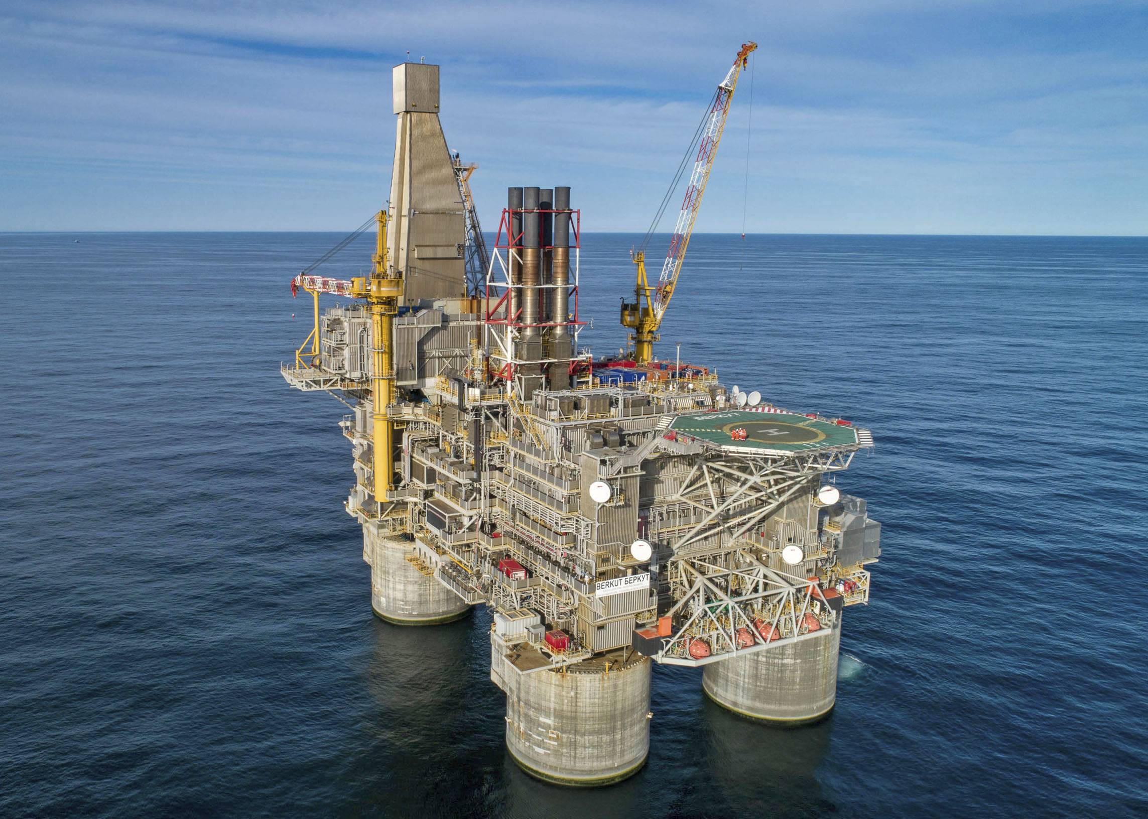 Sakhalin 1 oil and gas development offshore facility in Russia | EXXON NEFTEGAS LTD. / VIA KYODO