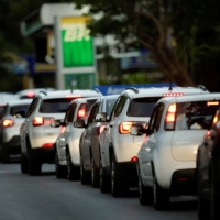 Drivers queue up outside a gas station in Brasilia on Thursday.  | REUTERS