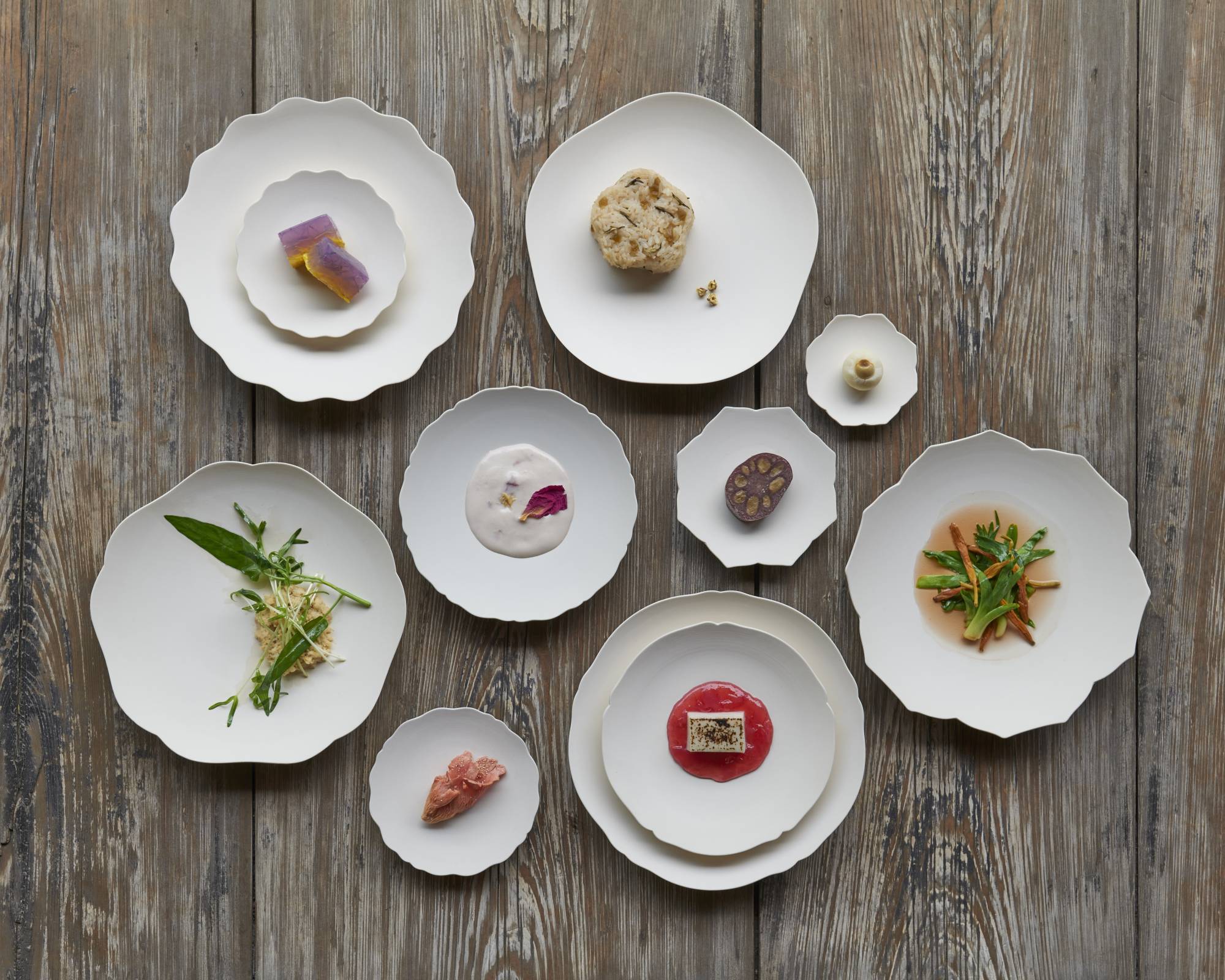 Kiwakoto Lifestyle’s original series of dishes, all minimalist interpretations of iconic Japanese flowers, are fired unglazed in a process called yakishime. | © KIWAKOTO PRODUCED BY A-STORY INC. 