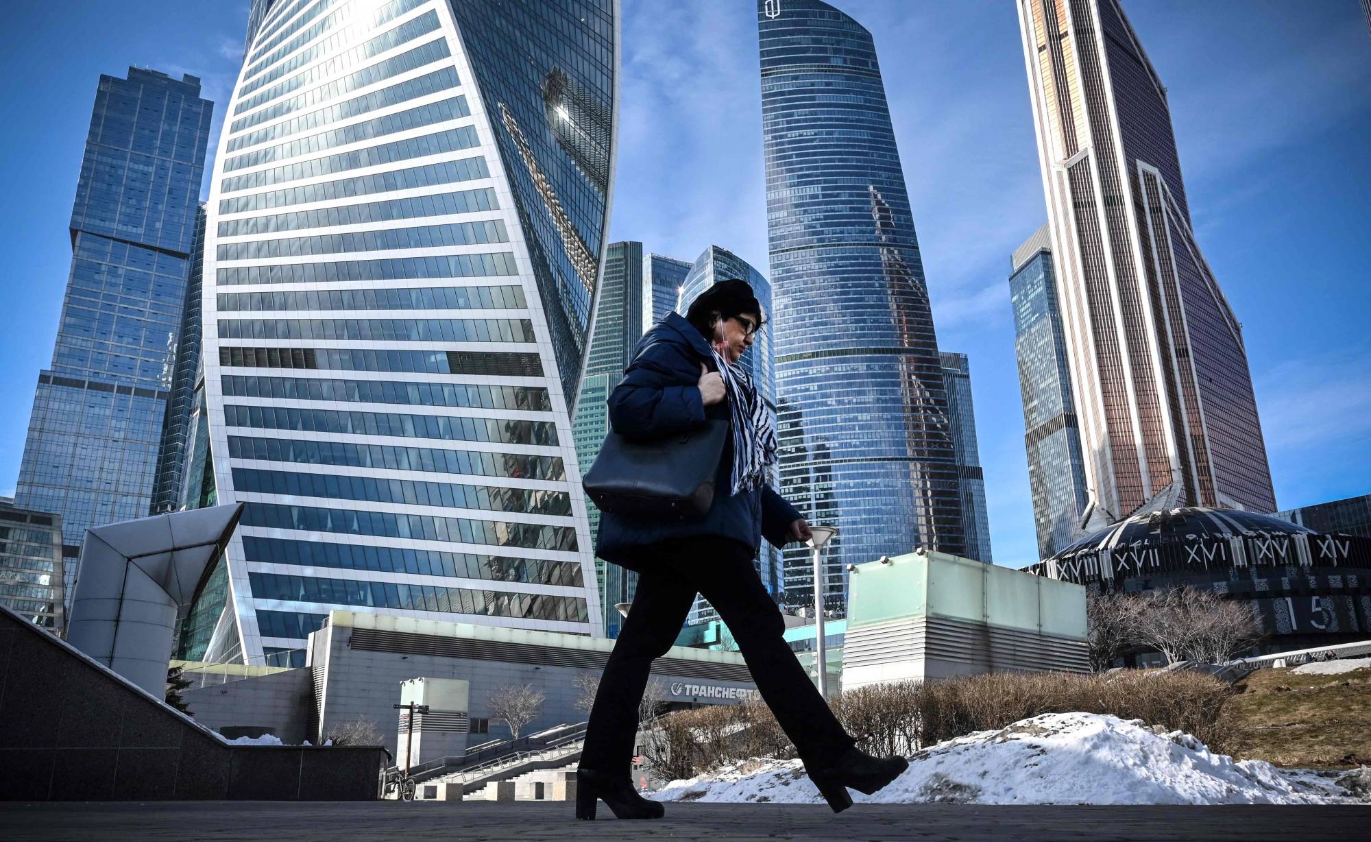 Moscow's International Business Center (Moskva City) complex in Moscow on Sunday. Faced with a flurry of sanctions which have sent the ruble tumbling and accelerated already high inflation after Russia invaded Ukraine, Moscow has taken measures to stem the flight of foreign currency and capital as much as possible. | AFP-JIJI