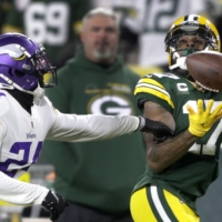 The Packers\' Davante Adams makes a catch against the Vikings during their game in Green Bay, Wisconsin, on Jan. 2. | USA TODAY / VIA REUTERS