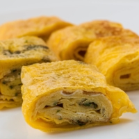 Rolled omelet done the Tokyo way means the egg will taste a little bit on the sweet side.  | MAKIKO ITOH
