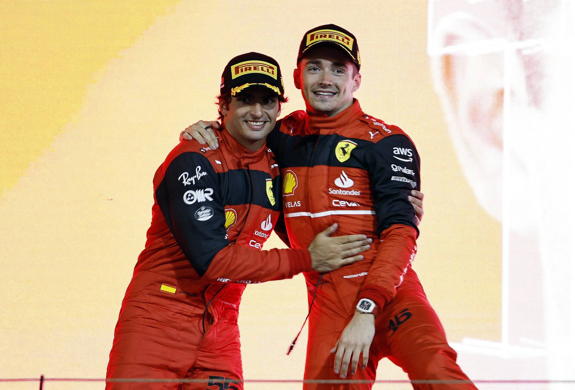 Carlos Sainz Jr y Charles Leclerc Podio con Ferrari Gran Premio de Bahréin 2021 Fórmula 1