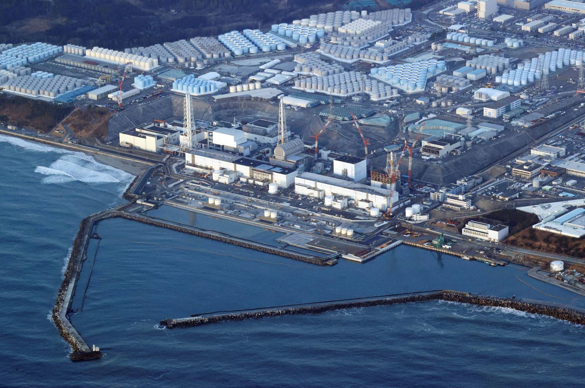The Fukushima No. 1 nuclear power plant in Fukushima Prefecture on Thursday. | KYODO