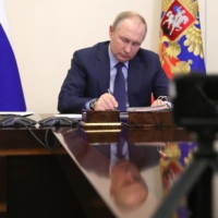 Russian President Vladimir Putin holds a meeting near Moscow on Friday.  | SPUTNIK / VIA AFP-JIJI
