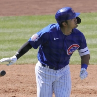 The Cubs\' Seiya Suzuki hits a home run against the Mariners during the fourth inning of their spring training game in Mesa, Arizona, on Wednesday. | KYODO