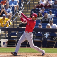 The Angels\' Shohei Ohtani bats against the Brewers during a spring training game in Phoenix on Thursday. | USA TODAY / VIA REUTERS