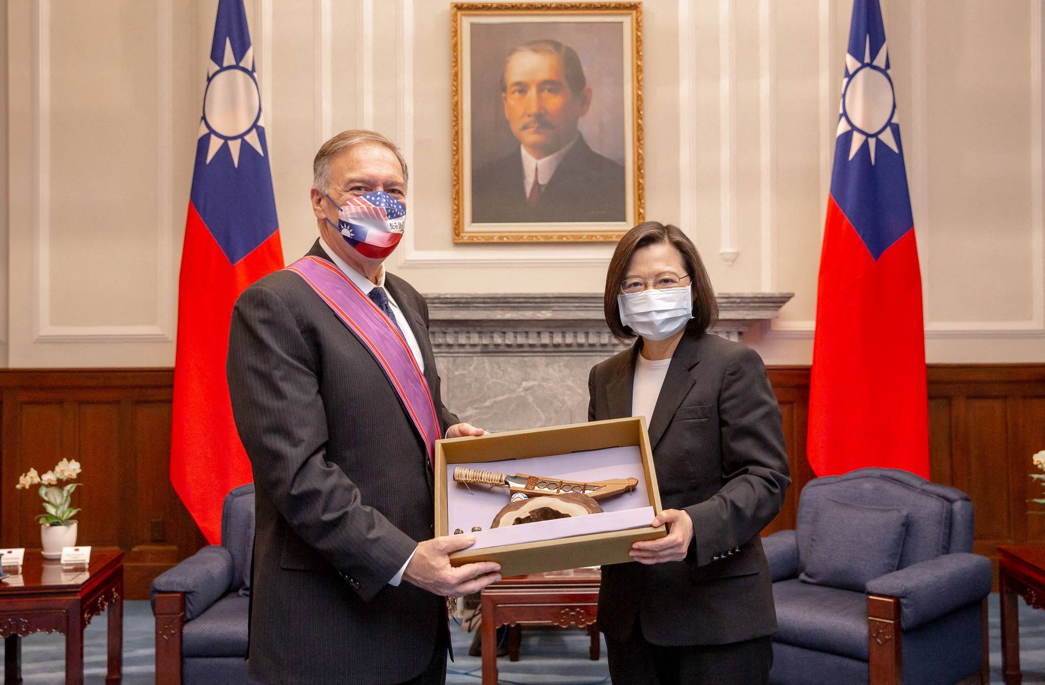 Taiwan's President Tsai Ing-wen meets with Mike Pompeo in Taipei on March 3. The former U.S. Secretary of State used the visit to call for the opening of diplomatic relations between the island and the United States. | TAIWAN PRESIDENTIAL OFFICE / VIA REUTERS
