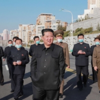 North Korean leader Kim Jong Un inspects the construction of a residential area along a riverbank in Pyongyang.  | KCNA / KNS / VIA AFP-JIJI
