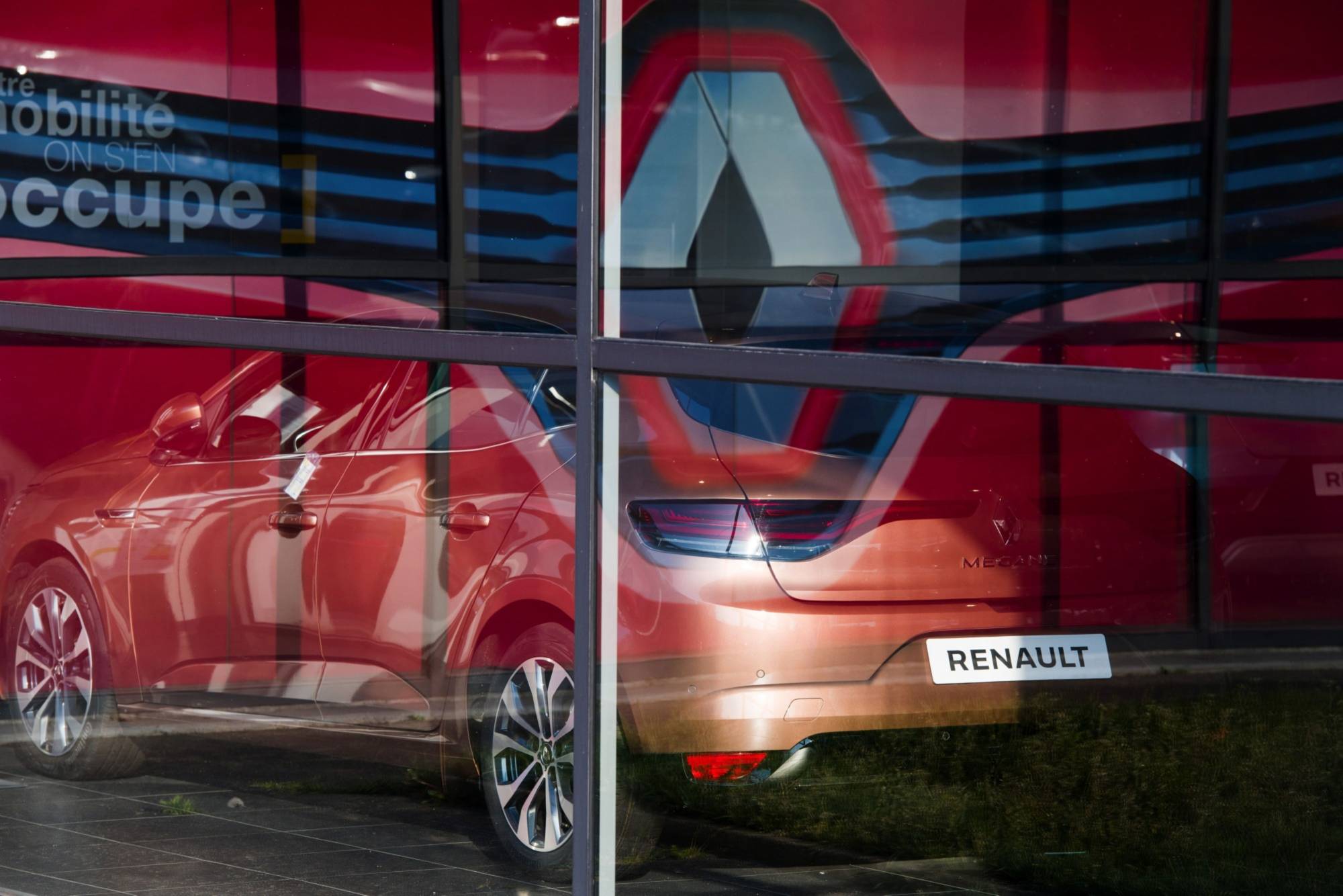 The possibility of a transformational change at Renault SA is taking shape against a backdrop of mounting hurdles to its turnaround plan, including a forced pullout from Russia due to the war in Ukraine. | BLOOMBERG