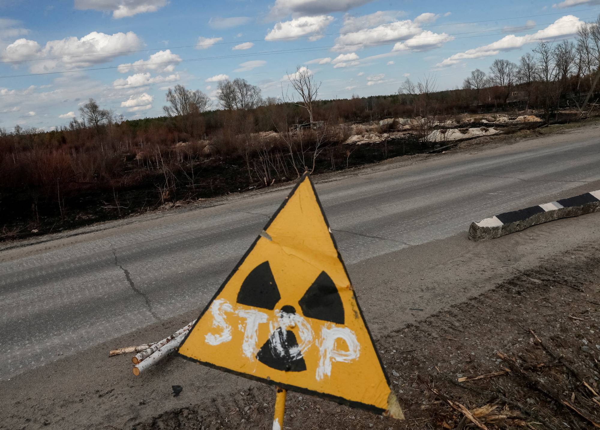 Despite efforts by Ukrainian nuclear engineers and technicians, the entrenching by the Russian army continued. | Reuters