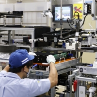 Core machinery orders, a highly volatile leading indicator of capital spending, fell 9.8% in February from the previous month, marking the biggest drop since April 2020. | BLOOMBERG