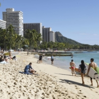 Travel agency HIS Co. plans to resume package tours to Hawaii starting in May for the first time in more than two years. | KYODO