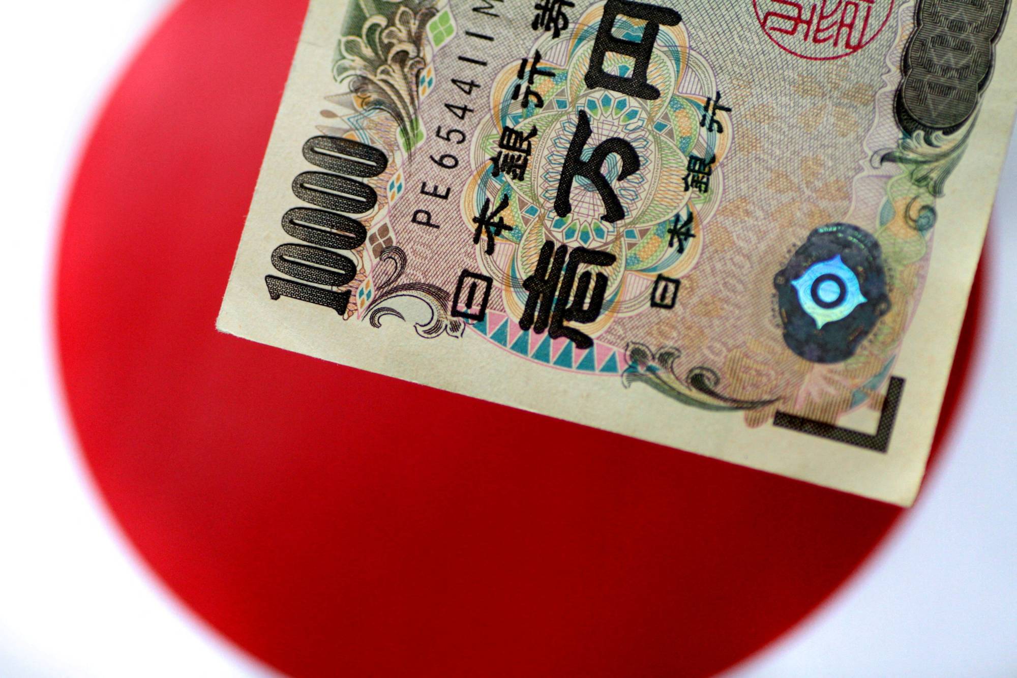 More than three-quarters of Japanese firms say the weak yen is detrimental to their business, a Reuters poll found. | REUTERS