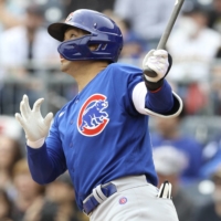 Chicago Cubs right fielder Seiya Suzuki hits an RBI single against the Pittsburgh Pirates at PNC Park on Wednesday.  | USA TODAY / VIA REUTERS