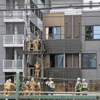 A building near the Yamanote Line tracks in Tokyo\'s Shinjuku Ward where a fire occurred Friday morning | KYODO
