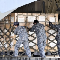 Air Self-Defense Force personnel load bulletproof vests and helmets bound for Ukraine via Poland onto a C-2 transport aircraft at the ASDF\'s Miho base in Sakaiminato, Tottori Prefecture. | KYODO

