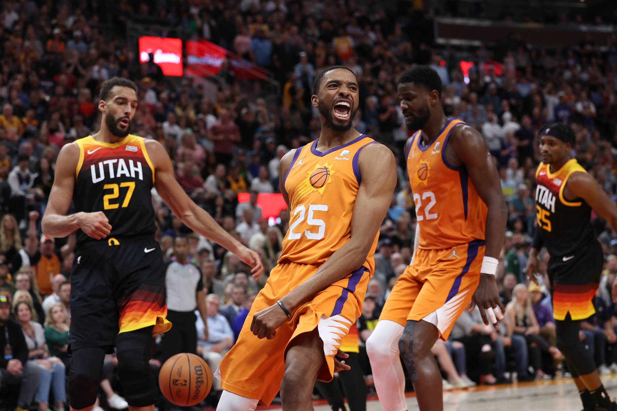 Forward Mikal Bridges (center) and the rest of the Phoenix Suns hope this is the year for their first NBA title after finishing runner-up in 2021. | USA TODAY / VIA REUTERS