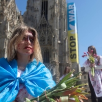 Ukrainian members of the Unlimited Democracy association protest in front of Saint Stephen’s Cathedral in Vienna on April 14 against the alleged mass rapes of Ukrainian women by Russian soldiers. AFP-JIJI | AFP-JIJI