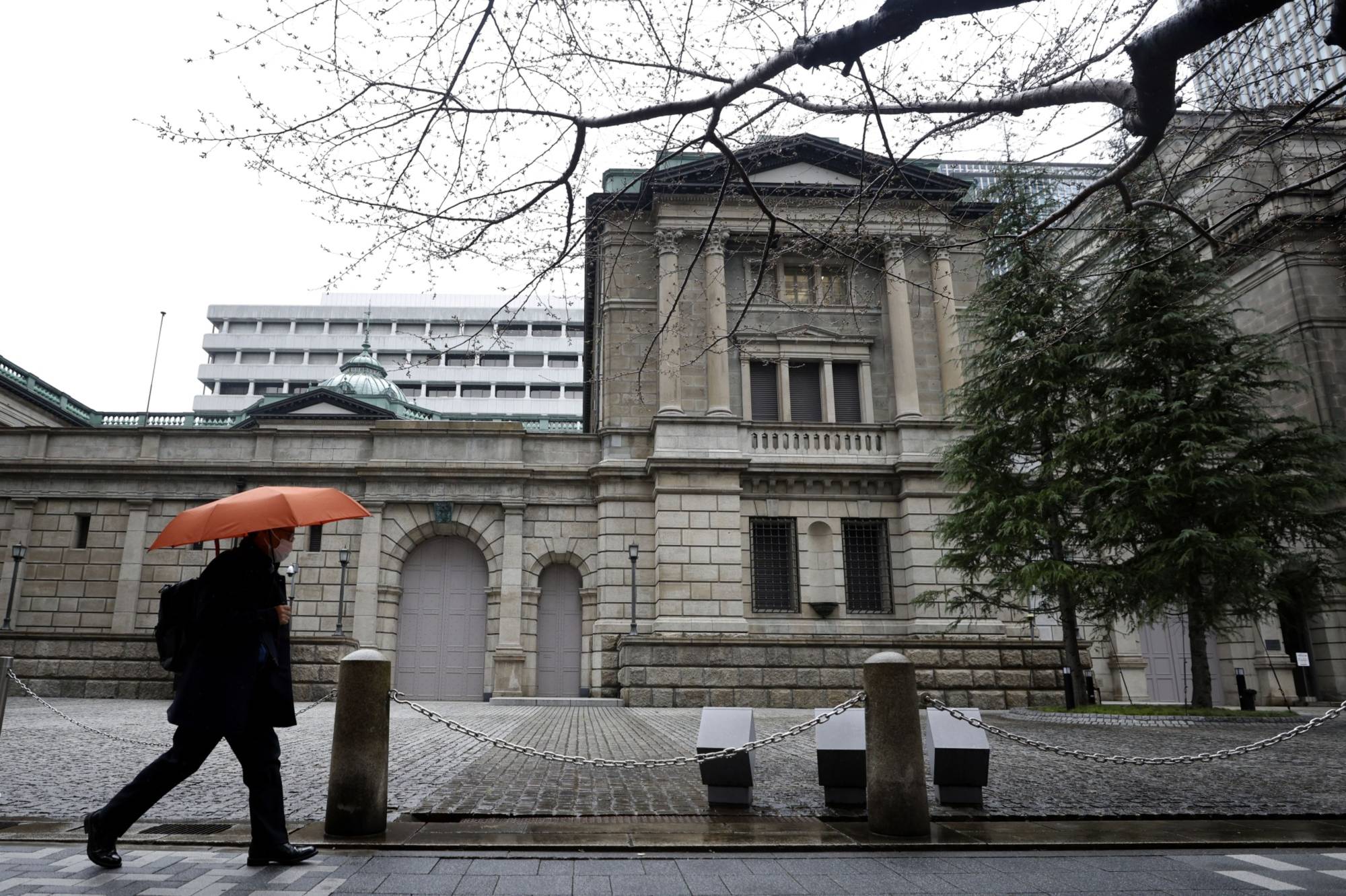 The Bank of Japan headquarters in Tokyo  | BLOOMBERG