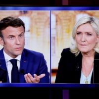 French President Emmanuel Macron (left) and French far-right presidential candidate Marine Le Pen on French TV ahead of the second round of France\'s presidential election. | AFP-JIJI