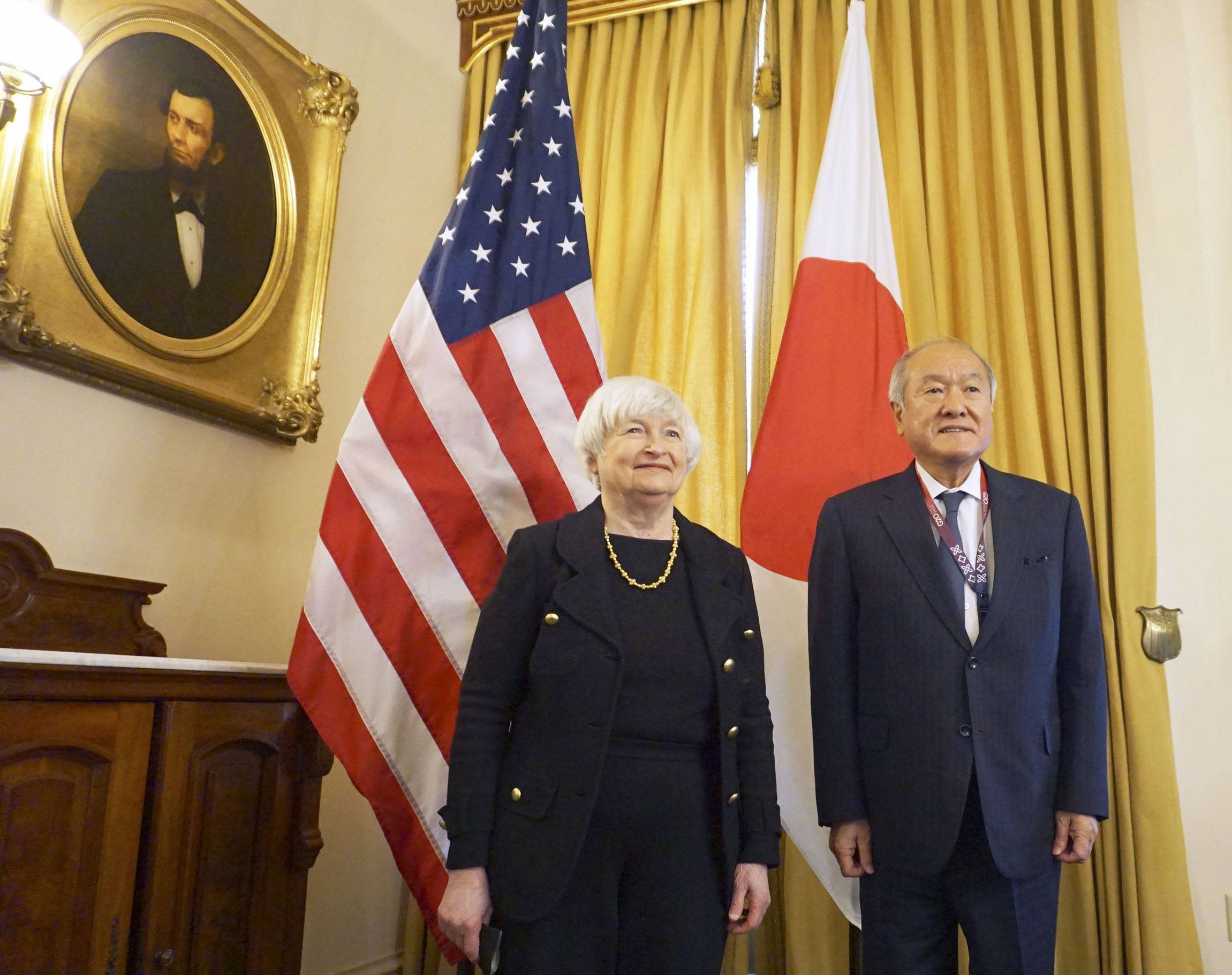 U.S. Treasury Secretary Janet Yellen and Finance Minister Shunichi Suzuki prior to their meeting in Washington on Thursday | FINANCE MINISTRY / VIA KYODO