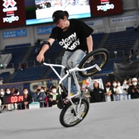Kio Hayakawa competes in the BMX flatland tournament on Friday. | DAN ORLOWITZ 
