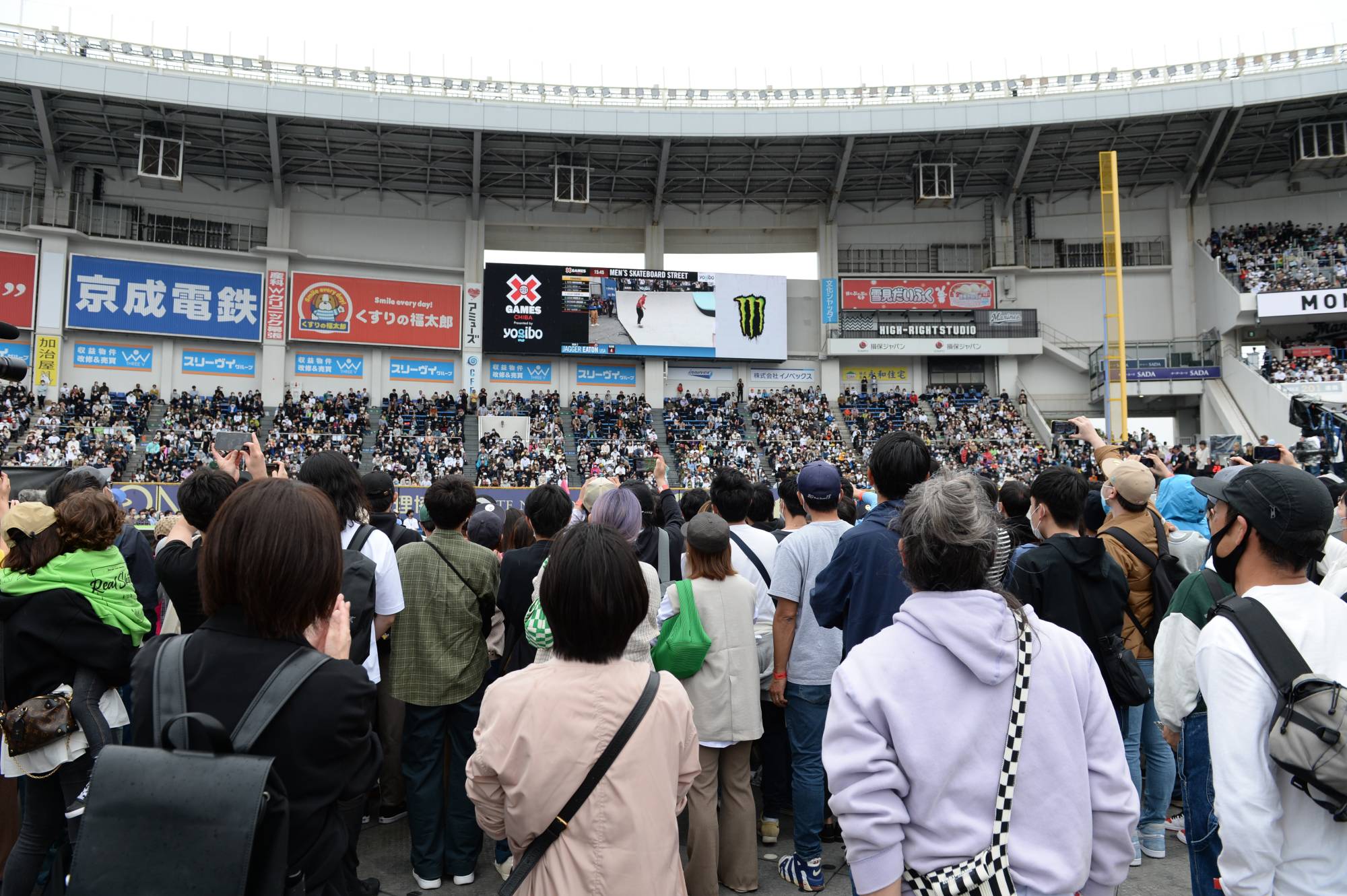 Fans watch the X Games Chiba men's street skateboarding final in Chiba on Sunday. Officials are looking toward future events in Japan with confidence despite the weekend’s total attendance of 40,000 falling short of the target of 90,000. | Dan Orlowitz 