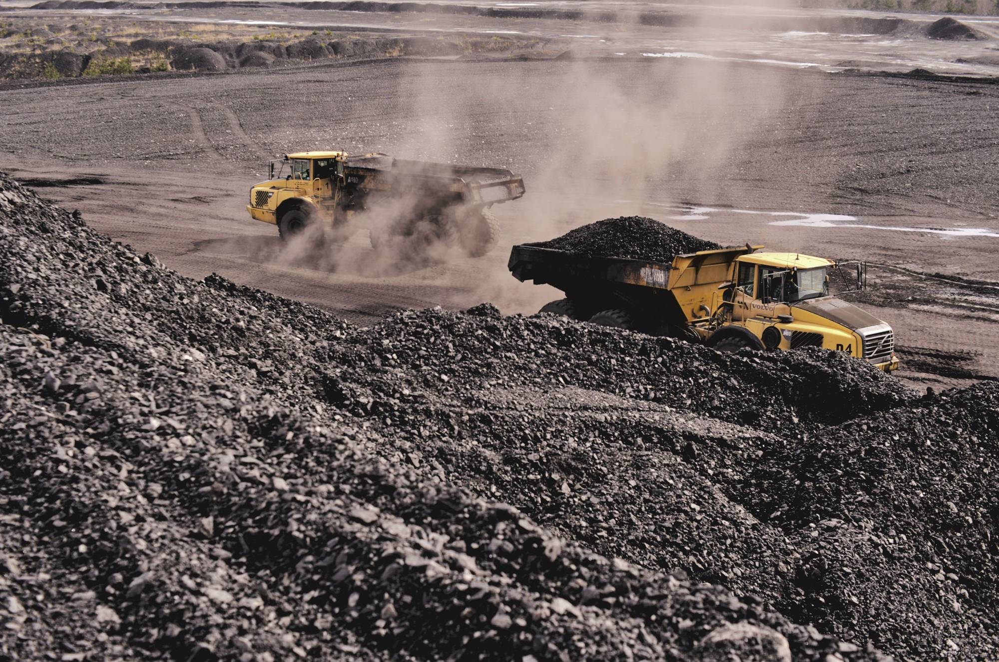 Russia’s invasion of Ukraine set off a chain reaction in the global energy markets that further thrusts coal into the spotlight. | BLOOMBERG