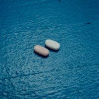 Two pills used in the Paxlovid anti-viral treatment, at Demmy’s Pharmacy in Greenbelt, Maryland | SHURAN HUANG / THE NEW YORK TIMES