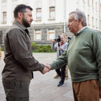 Ukrainian President Volodymyr Zelenskyy welcomes U.N. Secretary-General Antonio Guterres before their meeting in Kyiv on Thursday.  | UKRAINIAN PRESIDENTIAL PRESS SERVICE / VIA REUTERS 