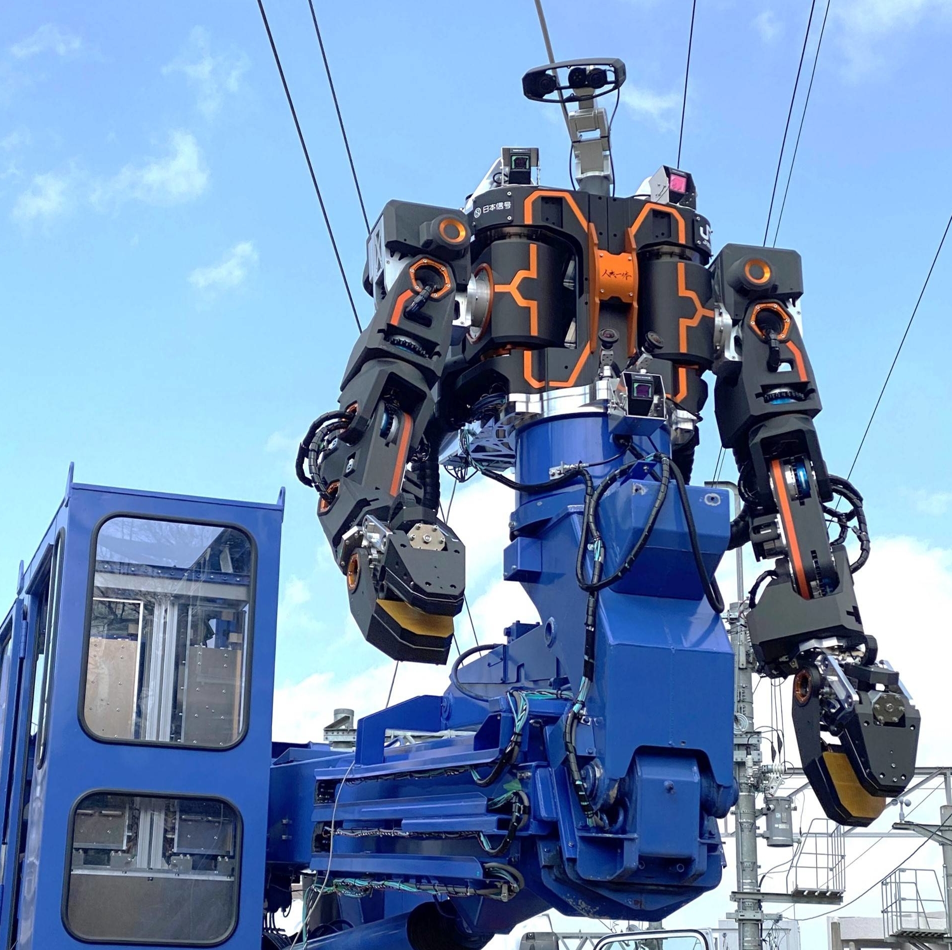 The robot is attached to a crane truck that travels along the tracks. | JR WEST 