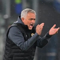 Roma manager Jose Mourinho instructs his team during their Europa Conference League semifinal on Thursday. | REUTERS