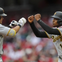 Pirates first baseman Yoshitomo Tsutsugo (left) celebrates with teammate Ke\'Bryan Hayes after hitting a solo home run against the Reds in Cincinnati, Ohio, on Saturday. | USA TODAY / VIA REUTERS