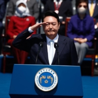 New South Korean President Yoon Suk-yeol takes the oath of office during his inauguration at the National Assembly in Seoul on Tuesday. | POOL / VIA AFP-JIJI