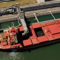 A bulk carrier is loaded with coal at the Newcastle Coal Terminal in Newcastle, Australia, in 2015. | BLOOMBERG