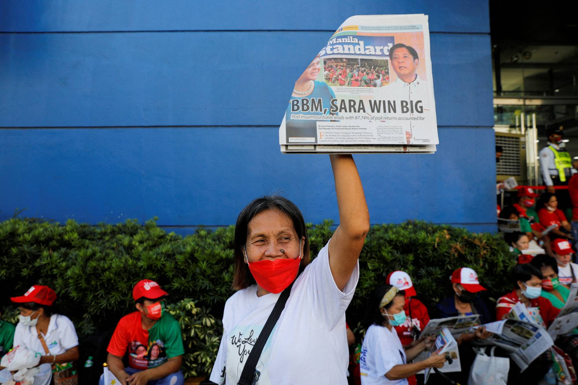 A supporter of Ferdinand Marcos Jr. in the city of Mandaluyong, the Philippines, on Tuesday | REUTERS 