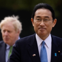 Prime Minister Fumio Kishida with British Prime Minister Boris Johnson in London on May 5 | POOL / VIA REUTERS