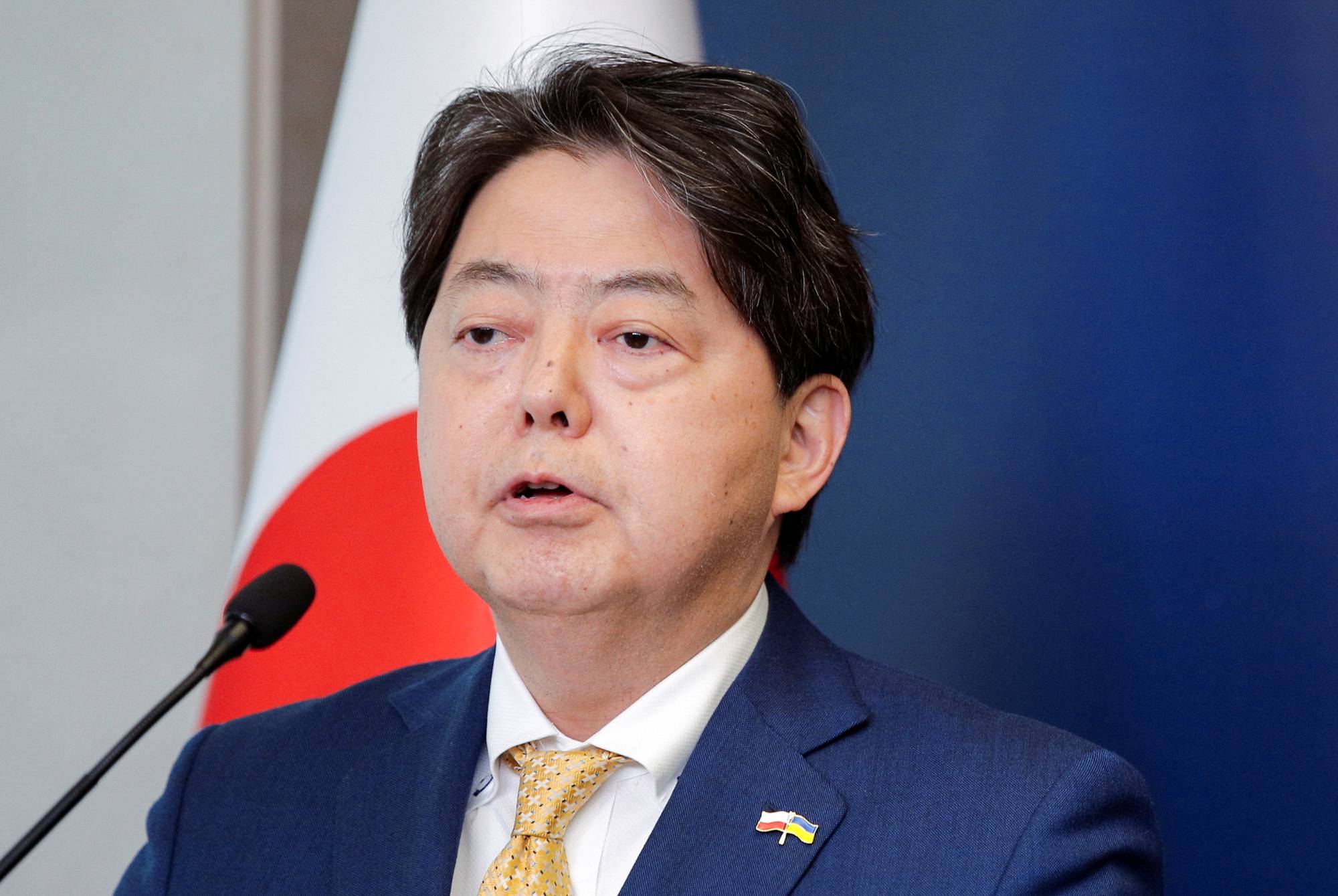 Foreign Minister Yoshimasa Hayashi told his Ukrainian counterpart that Russia must be 'held accountable over its atrocities,' calling its actions 'unacceptable.'  | AGENCJA WYBORCZA.PL / VIA REUTERS