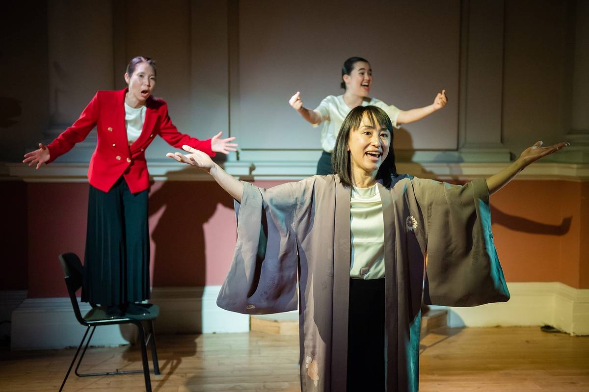 Tomoko Komura (in front), Meg Kubota (back left) and Yuki Sutton (back right) perform 'Tsunagu/Connect,' a drama about Japanese women living in the U.K. | COURTESY OF IKIN YUM/ KYODO
