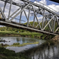 A destroyed railway bridge in Irpin, Ukraine, on Monday. Russian President Vladimir Putin\'s forces have pressed against Ukraine\'s battle-hardened, fortified positions in the east, trying to cut them off in a massive encirclement. | IVOR PRICKETT / THE NEW YORK TIMES